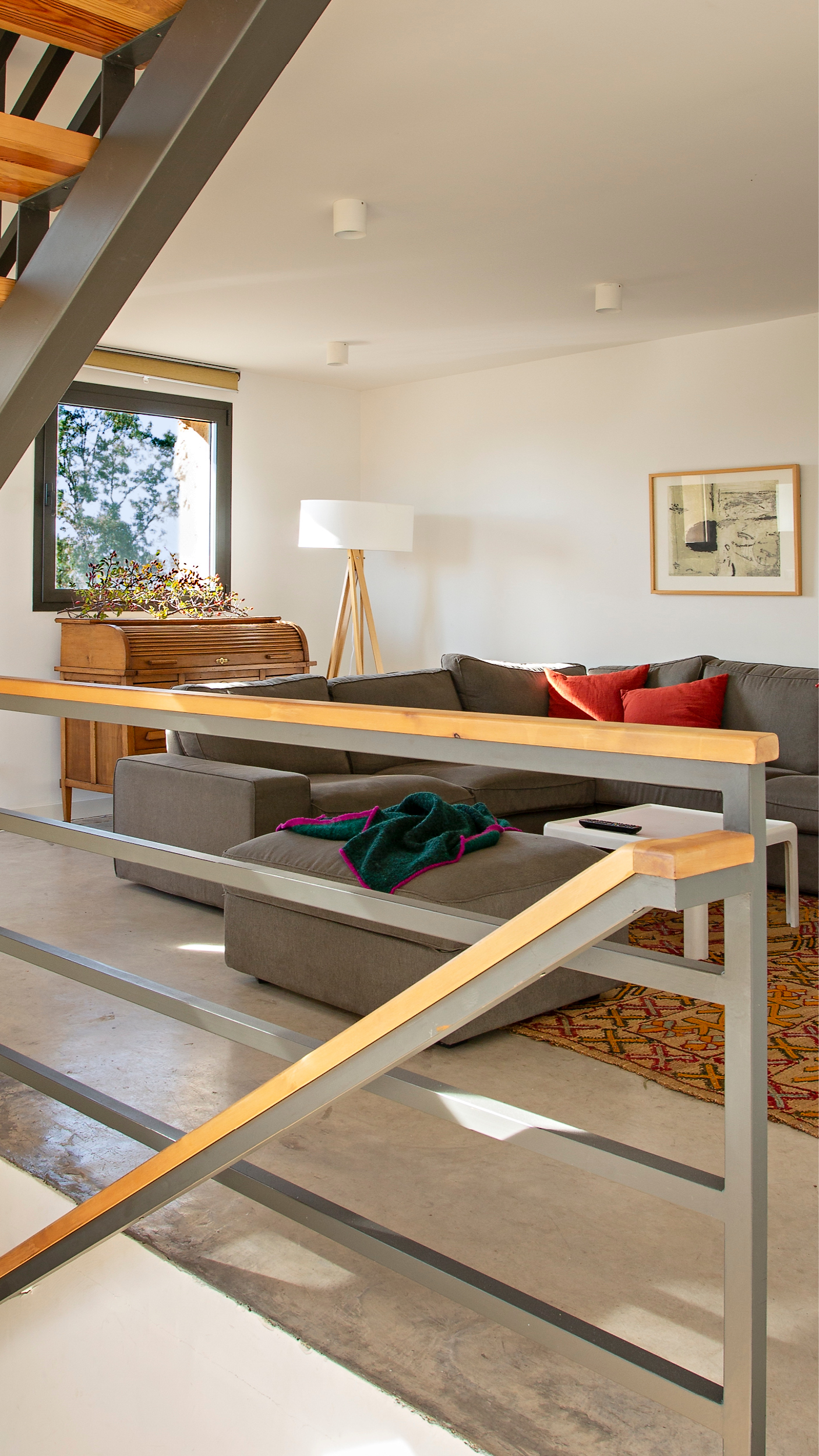 Las Albercas de Tenzuela, El Balcon, Luminoso salón amplio con chimenea, 3 sofas junto a cocina abierta y muebles de diseño