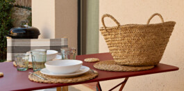 Las Albercas de Tenzuela, Alberca Chica, Vista de jardín con piscina, hamacas, mesa de comer exterior, barbacoa