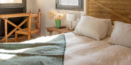 Las Albercas de Tenzuela, El Balcon, Luminoso dormitorio con cama doble, escritorio